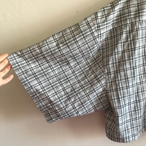 oversized cropped grey button down - Picture 3 of 3